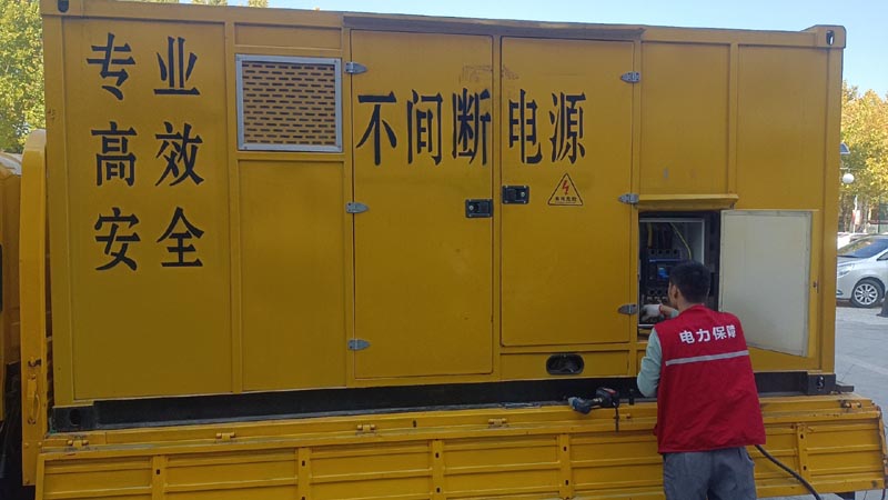 青羊柴油发电机组和UPS电源配合使用时，如何避免切换过程中的电力中断？